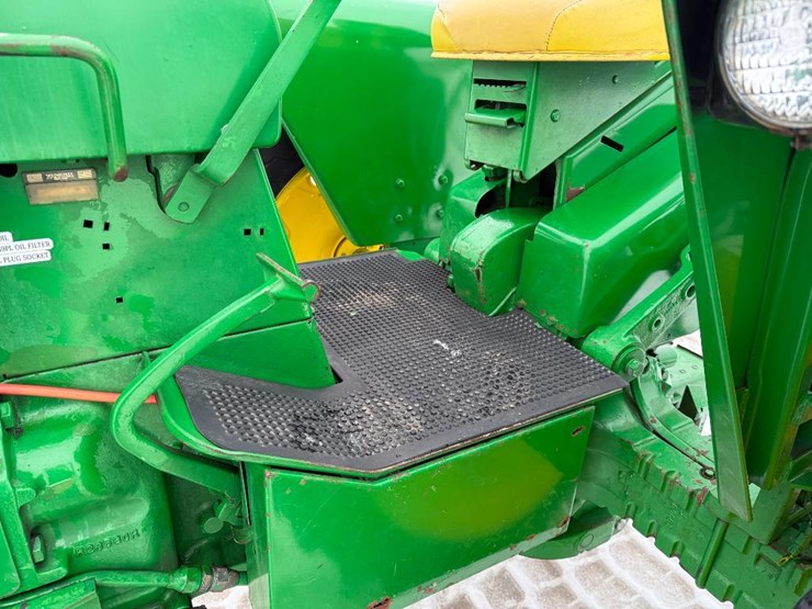 john-deere-3010-image-36