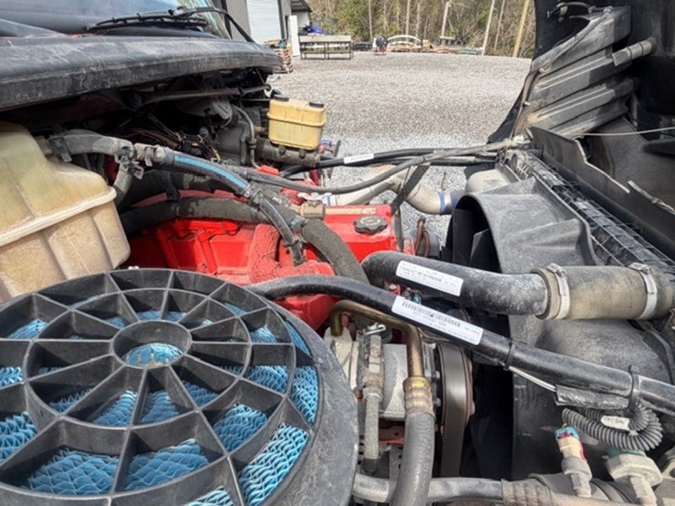 2008-freightliner-m2-106-image-99