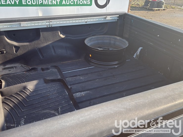 2011-nissan-titan-image-14