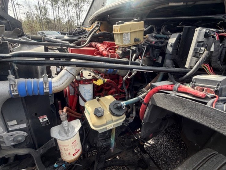 2008-freightliner-m2-106-image-94