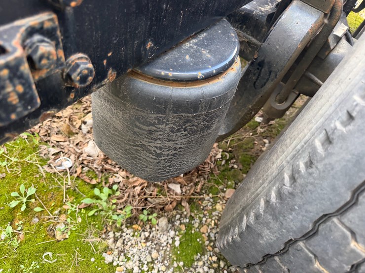 2012-kenworth-900b-image-12