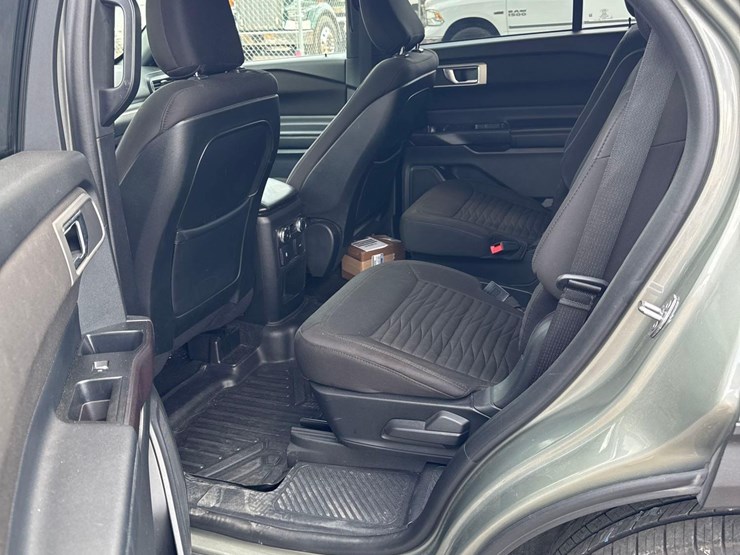 2016-ford-explorer-platinum-image-13