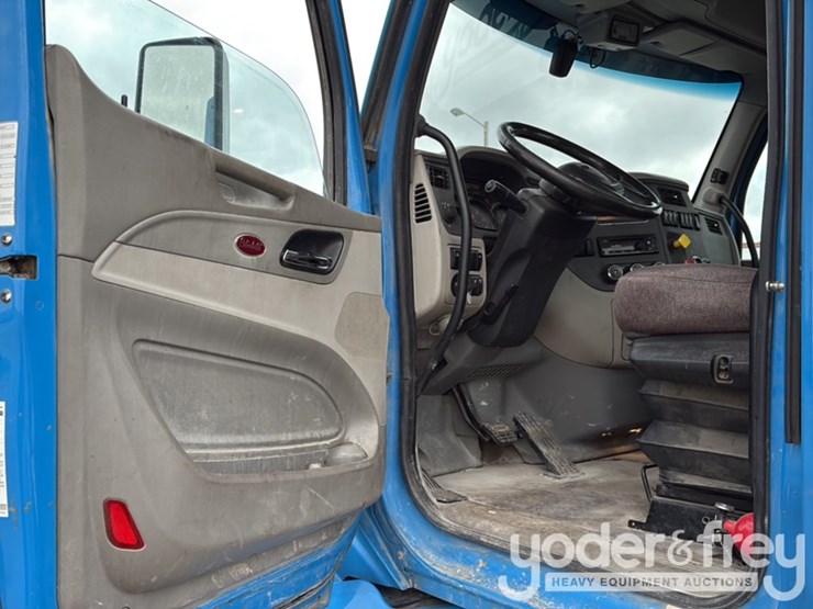 2018-peterbilt-579-image-54