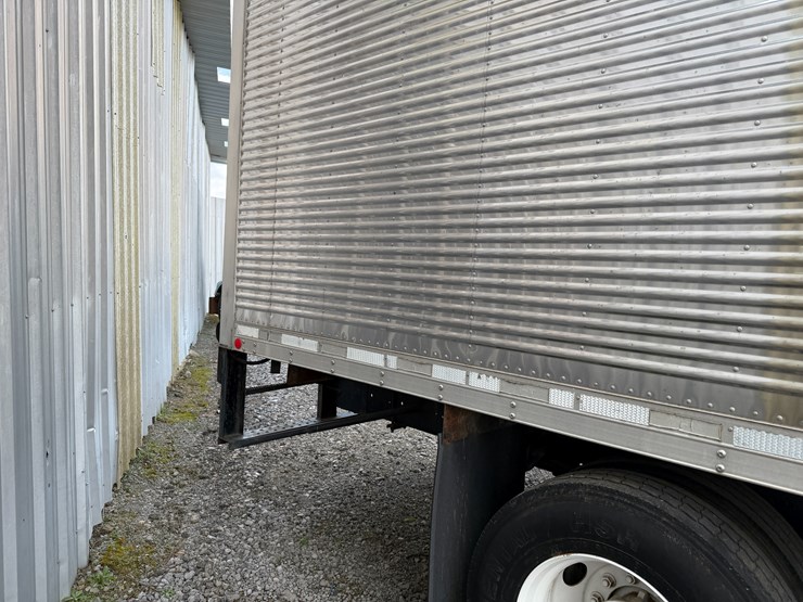 2004-international-durastar-4300-image-40