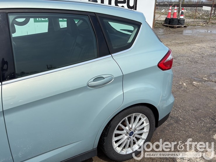 2013-ford-cmax-image-10