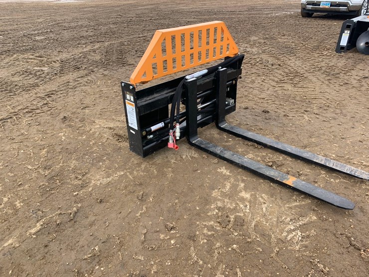 2025-wolverine-skid-steer-hydraulic-pallet-forks-image-3