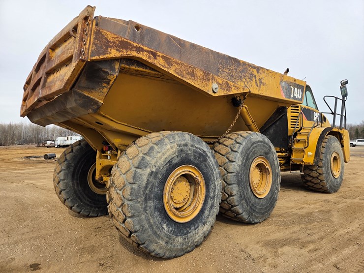 caterpillar-740-image-5