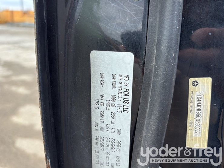 2017-jeep-compass-image-40