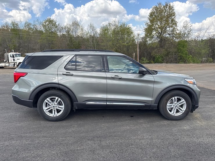 2016-ford-explorer-platinum-image-6