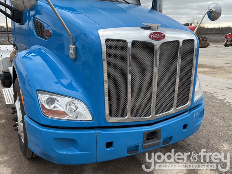 2018-peterbilt-579-image-40