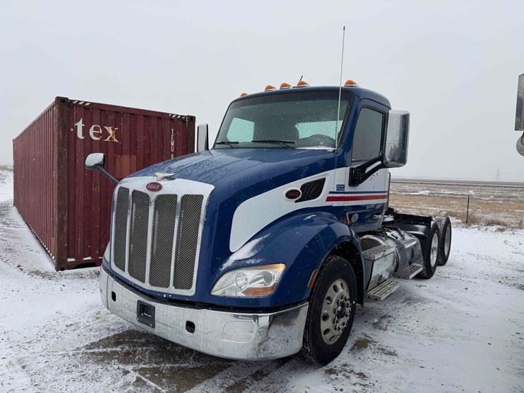 2016-peterbilt-579-image-1