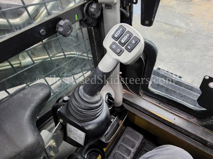 2017-new-holland-c232-image-25