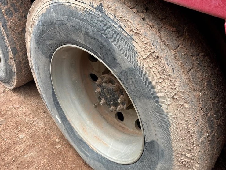 2004-peterbilt-357-image-13