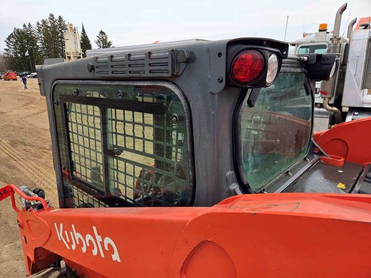 kubota-ssv75-image-33