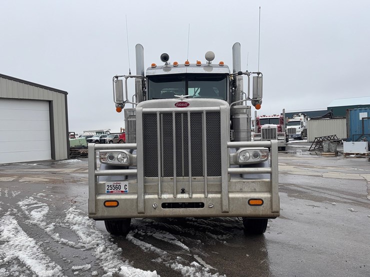 2014-peterbilt-389-image-2