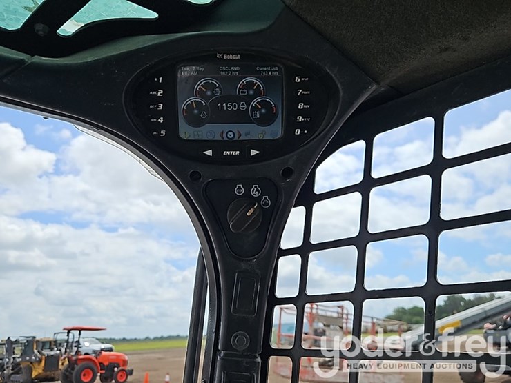 2020-bobcat-t590-image-30
