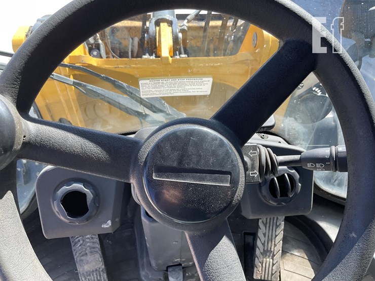 2020-deere-324l-image-14