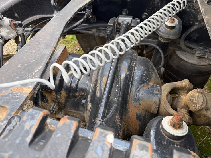 2012-kenworth-900b-image-19