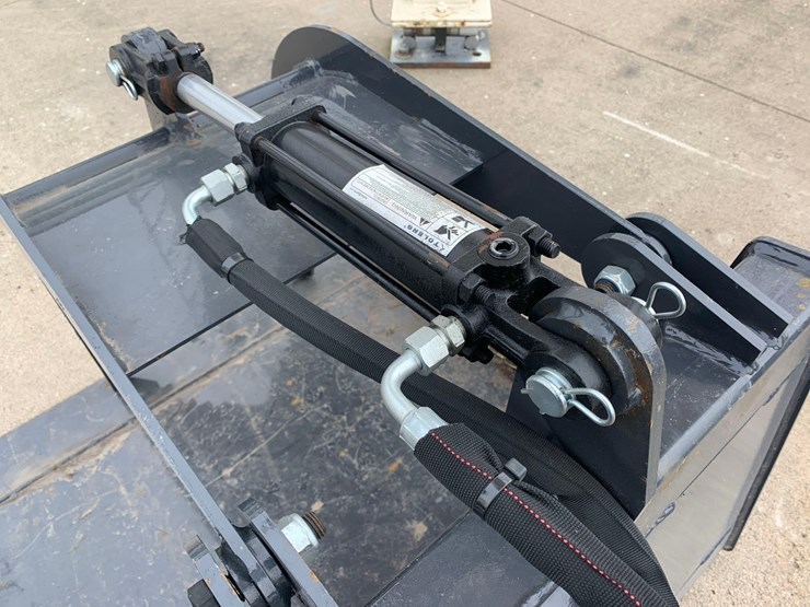 wolverine-skid-steer-bucket-grapple-image-9