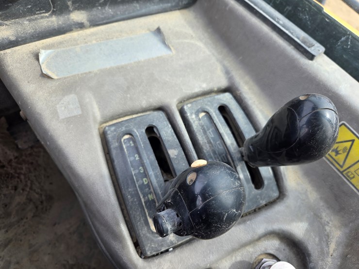 caterpillar-740-image-64