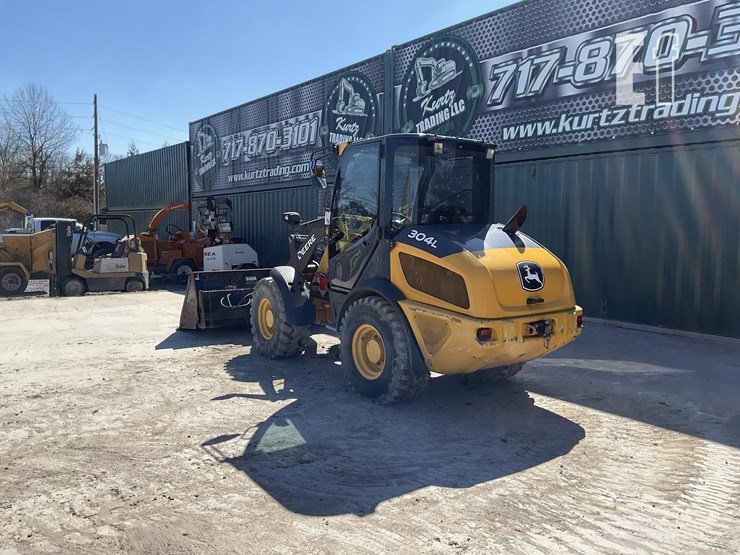 2021-deere-304l-image-2