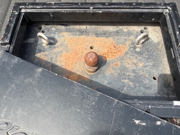 2008-freightliner-m2-106-image-11