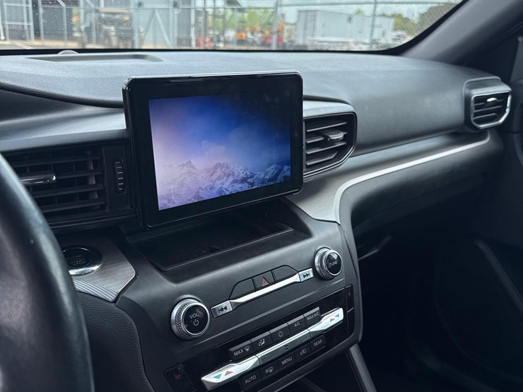 2016-ford-explorer-platinum-image-11