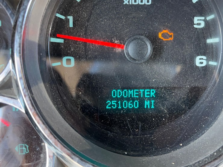 2010-chevrolet-2500-image-18