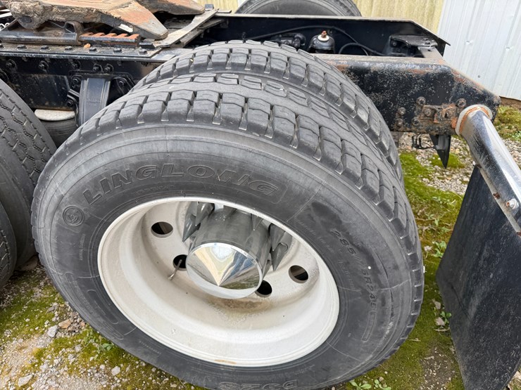 2012-kenworth-900b-image-6