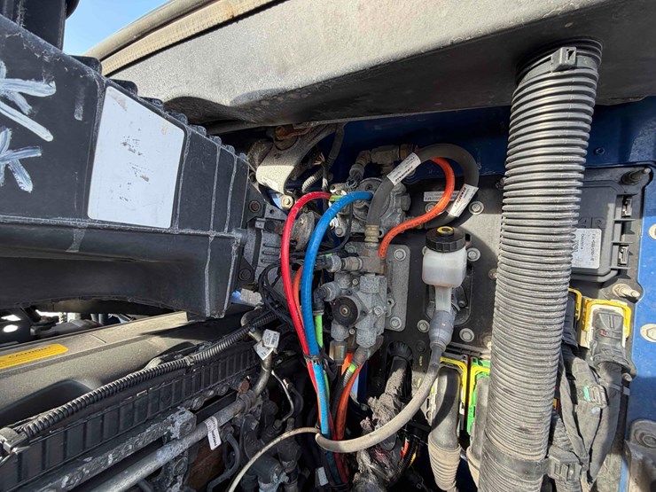 2016-peterbilt-579-image-21