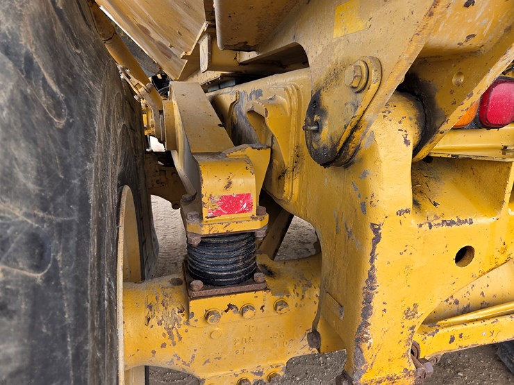 caterpillar-740-image-26