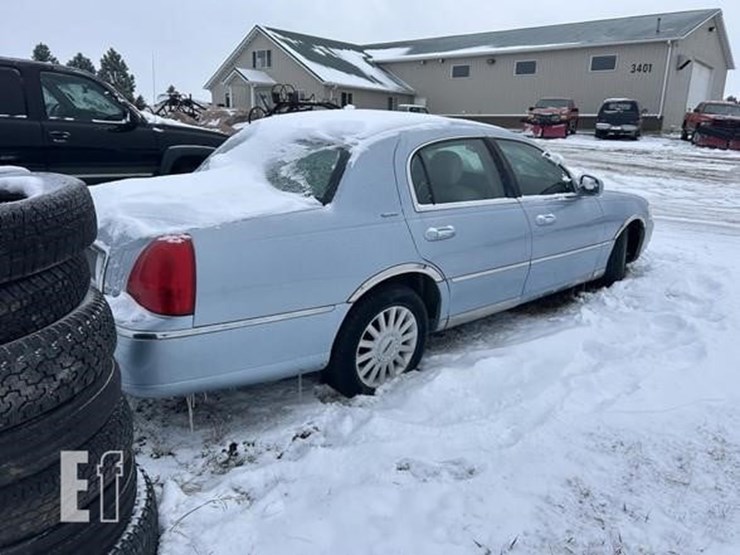 2005-lincoln-towncar-image-5
