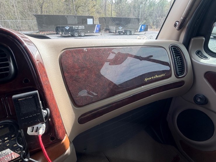 2008-freightliner-m2-106-image-75