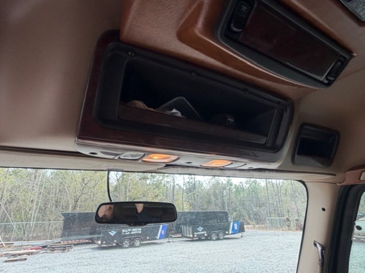 2008-freightliner-m2-106-image-79