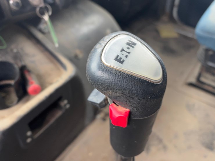 1996-volvo-wia-day-cab-image-8