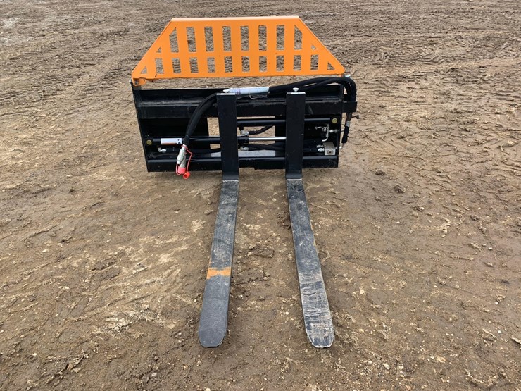 2025-wolverine-skid-steer-hydraulic-pallet-forks-image-2