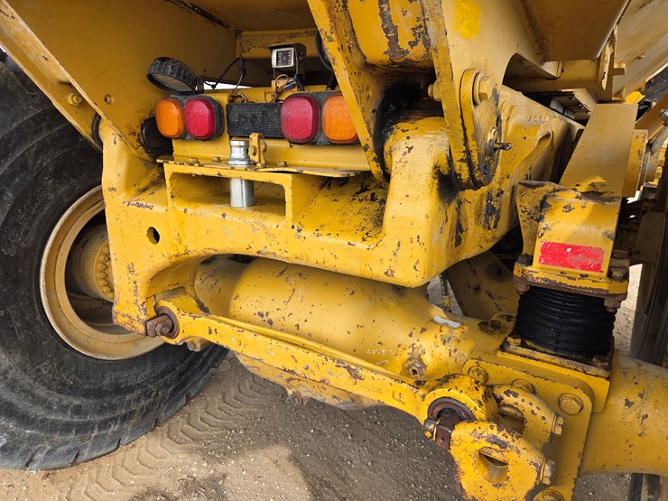 caterpillar-740-image-31