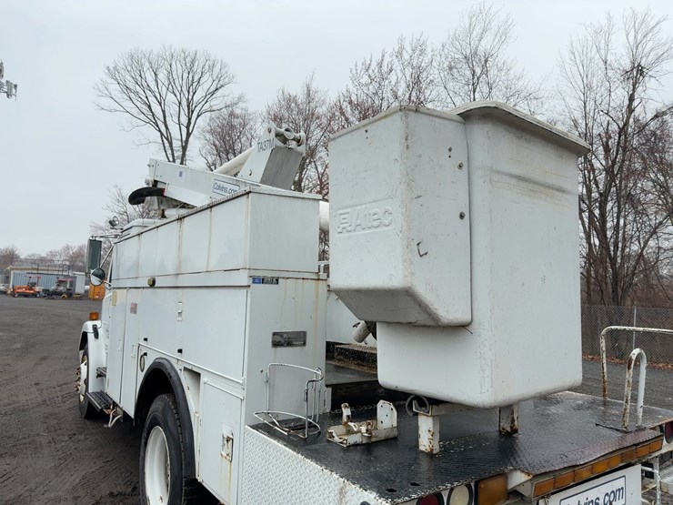 2002-freightliner-fl70-image-24