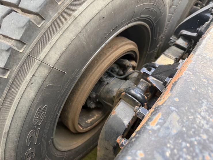 2012-kenworth-900b-image-16