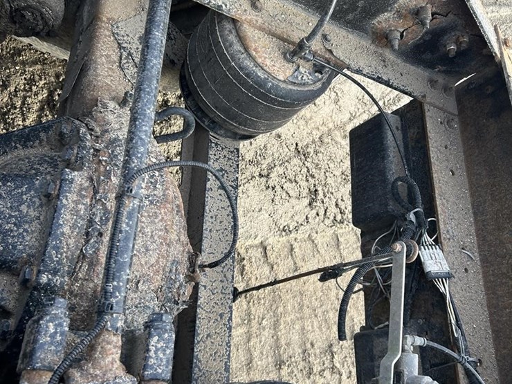 2014-peterbilt-384-image-11