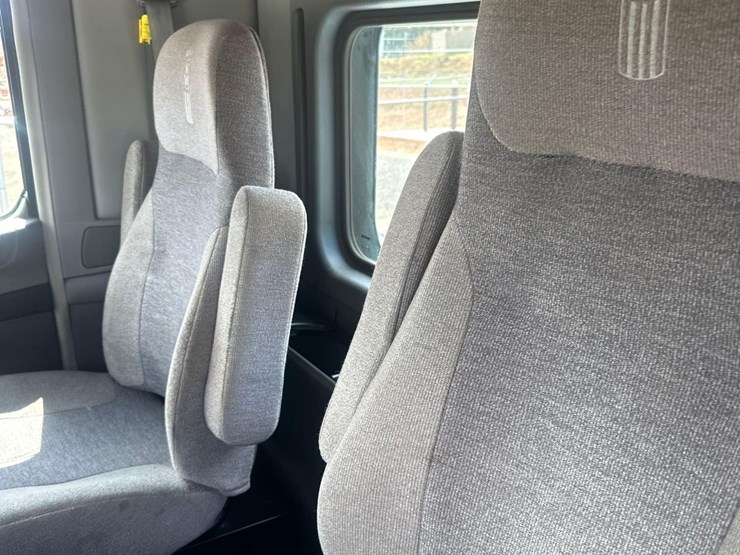 2016-kenworth-w900l-image-37