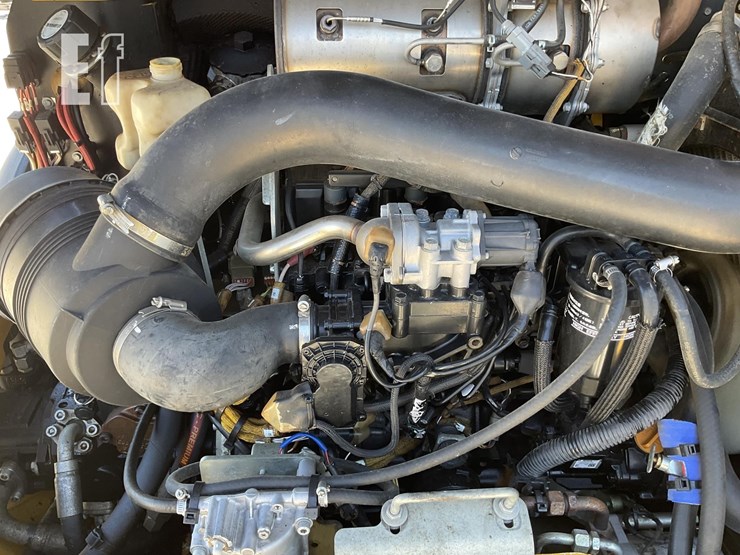 2021-deere-304l-image-14