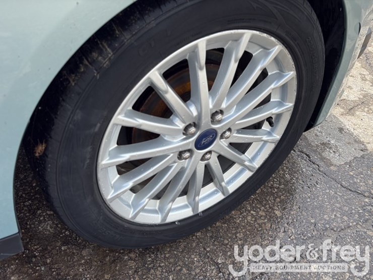 2013-ford-cmax-image-25