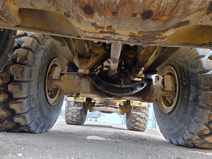 caterpillar-740-image-40