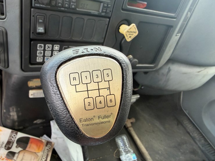 2004-international-durastar-4300-image-65