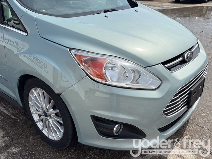 2013-ford-cmax-image-28