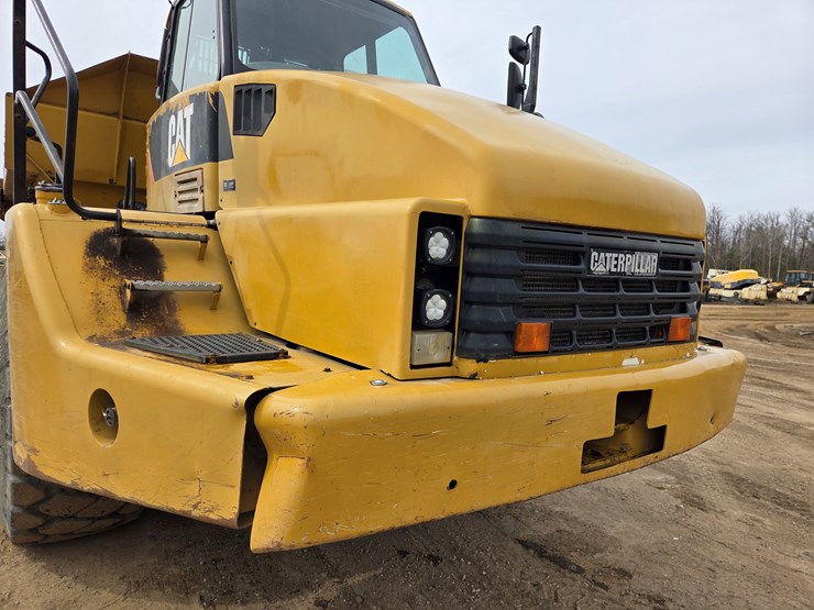 caterpillar-740-image-9