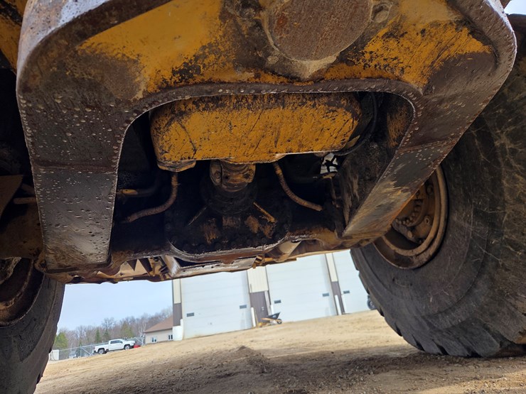 caterpillar-740-image-43