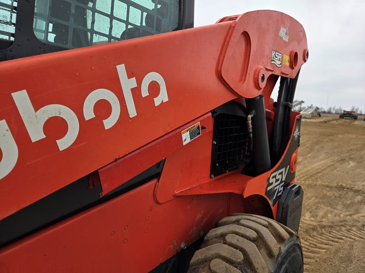 kubota-ssv75-image-17