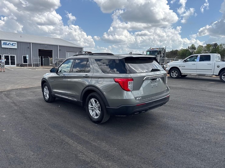 2016-ford-explorer-platinum-image-3